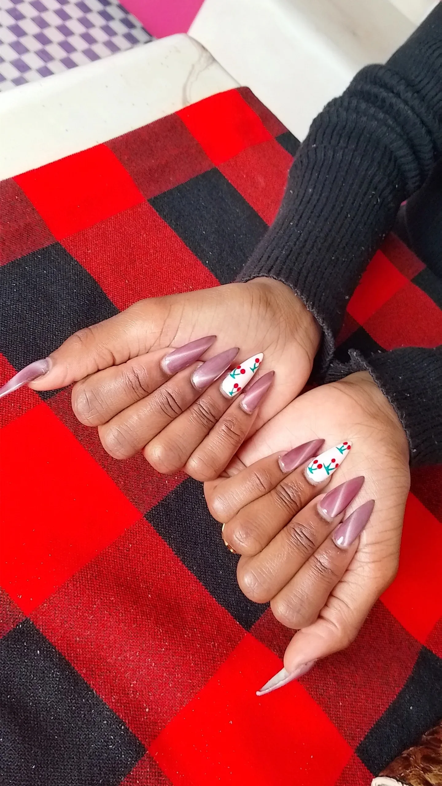 VanQue nails gallery 1